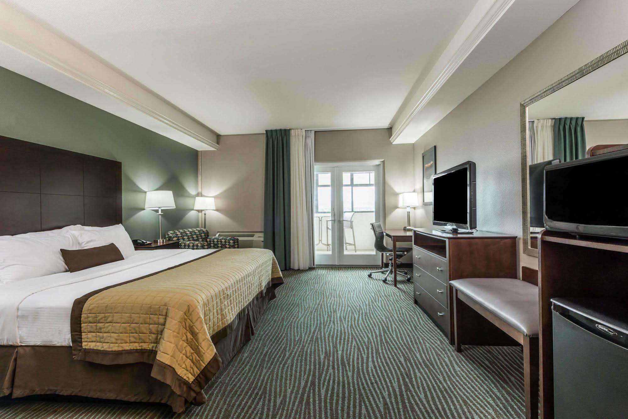 Отель Baymont By Wyndham Bellevue Экстерьер фото